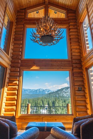 Interior - Luxury Log Lodge w/ Hot Tub & Mountain Views (Leavenworth)
