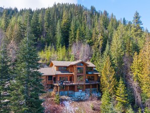 Exterior - Luxury Log Lodge w/ Hot Tub & Mountain Views (Leavenworth)