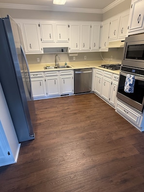 Private kitchen - 3 Bedroom Masters Retreat 500 Yards from the 13th Hole, Walk to Augusta National (Augusta)