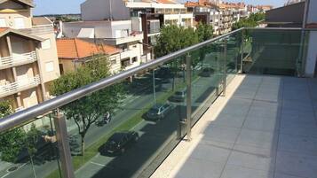 Standard Apartment, Lanai | Property grounds