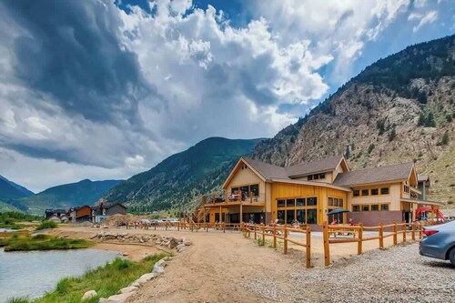 Elbert's Escape / Sleeps 8 / Lakefront Views, New