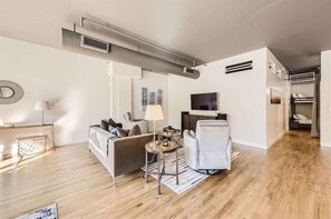 TV, offices - 1BR LoDo 30+: Warehouse Loft Parking, Gym, Rooftop (Denver)
