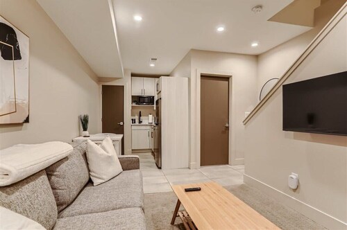 Serenity at Sloan's - 1-BR with a Modern Twist