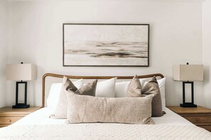 2 bedrooms, free WiFi, bed sheets - Refined Riverfront Living | King Suite & Views (Silverthorne)