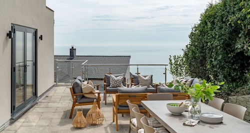 Luxury seaside home | 5 mins from beach | sea view | hot tub