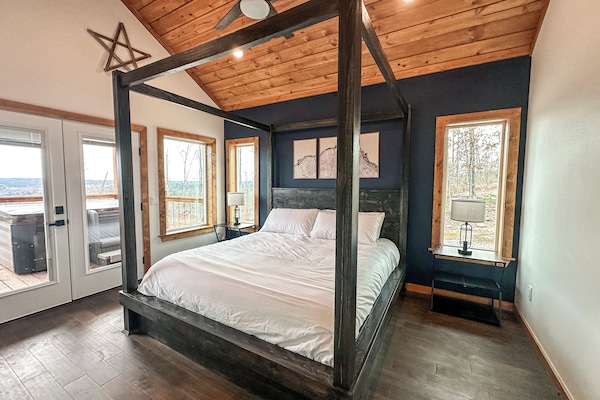 2 bedrooms, desk, travel cot, free WiFi