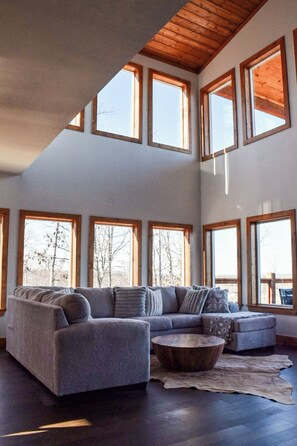 Una Smart TV, libros