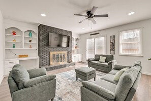 Living area - Great for Groups! Kings Mountain Home on 7 Acres (Kings Mountain)