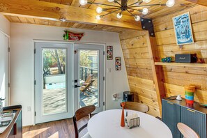 Dining - Mid-Century Cabin w/ Hot Tub Mins to Bear Mountain (Sugarloaf)