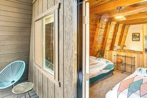 2 bedrooms, desk, iron/ironing board, Internet - Mid-Century Cabin w/ Hot Tub Mins to Bear Mountain (Sugarloaf)