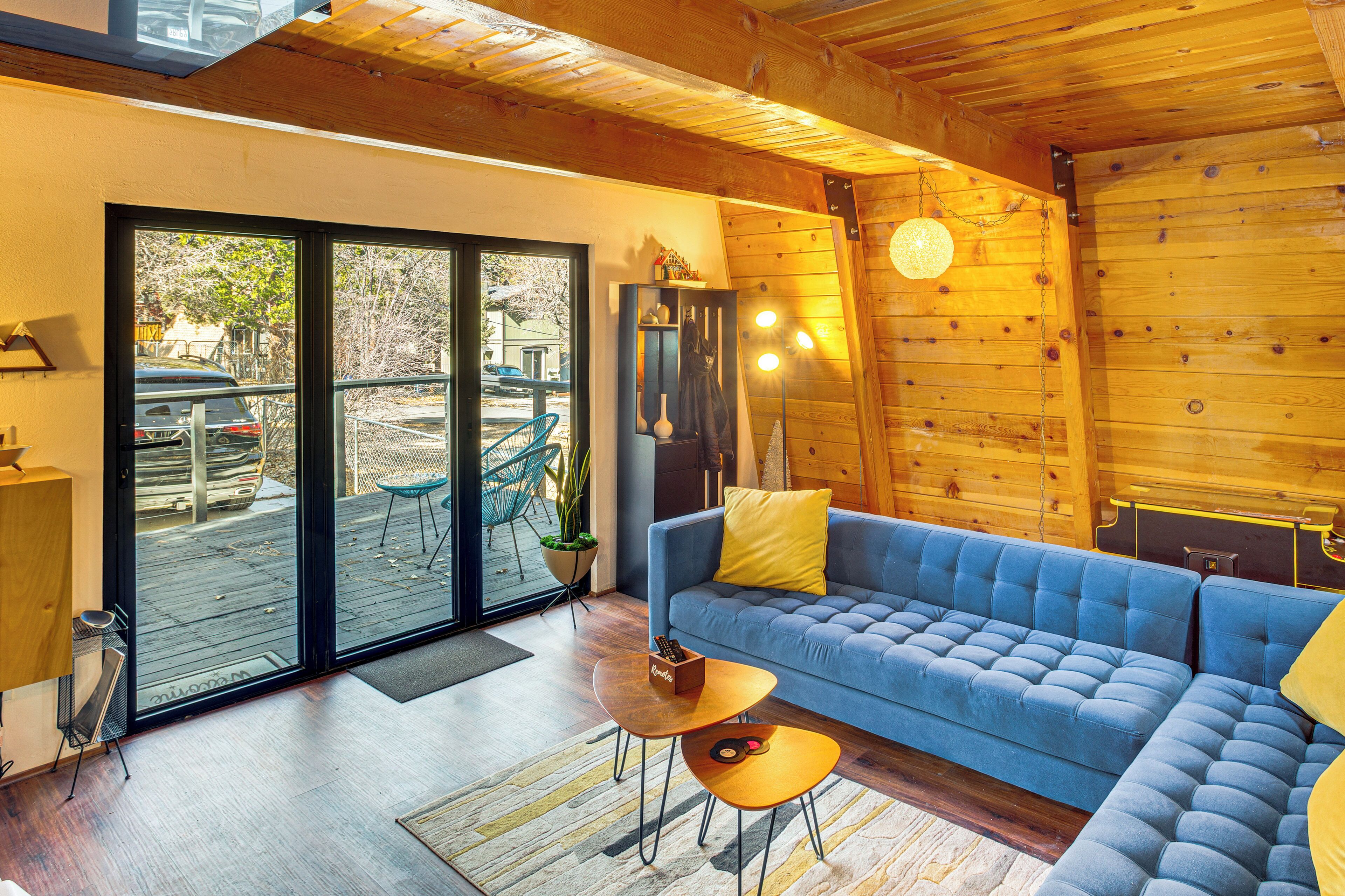 Fernseher, Kamin, Videospiele, Stereoanlage