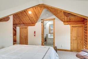 5 slaapkamers, een bureau, een strijkplank/strijkijzer, internet