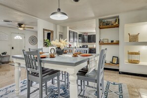 Dining - Fully Renovated, Near NMSU! Convenient Family Home (Las Cruces)