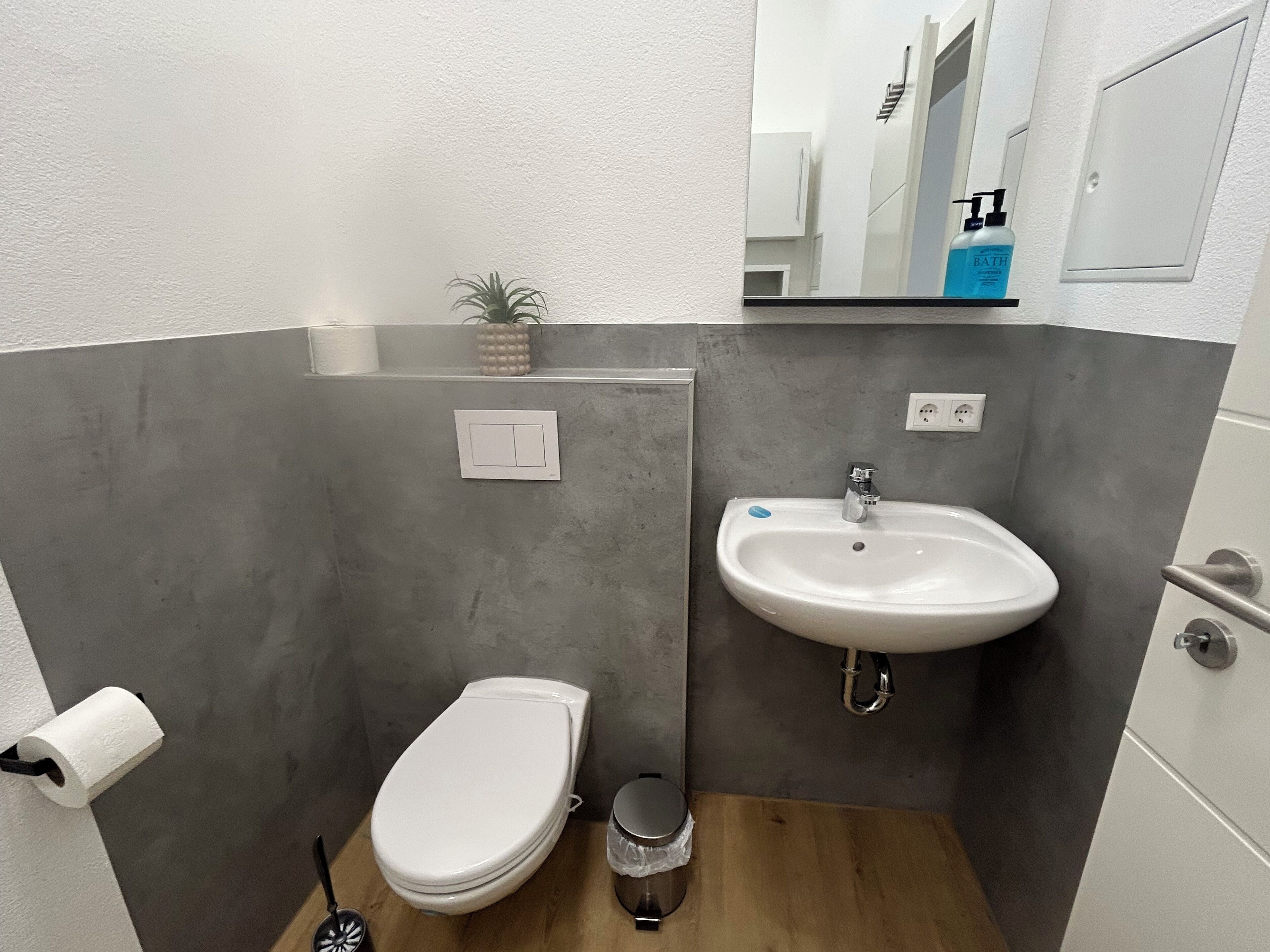 Hårtork, handdukar, tvål och toalettpapper