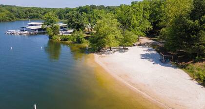 Perfect 2-bedroom cabin at Missing Hill Resort on Kentucky Lake in New Concord