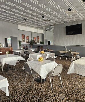 Free daily full breakfast - Stay Express Inn & Suites Tyler (Tyler)