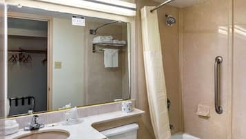 Bañera con ducha, artículos de tocador gratuitos, secador de pelo