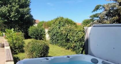 Chezsylvilla SPA, swimming pool, pétanque, ping pong, baby etc.... Near beach, oleron