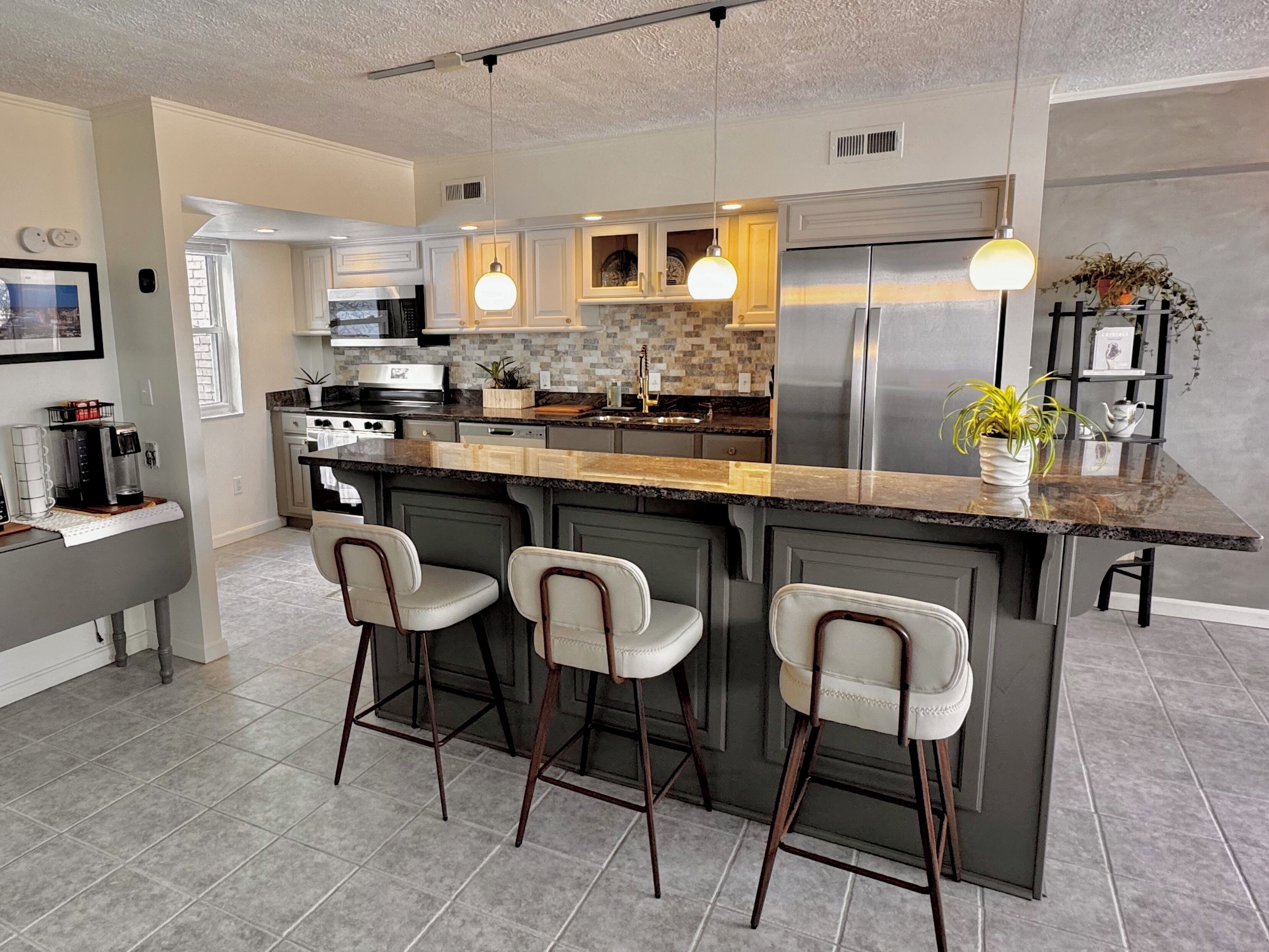 冰箱、微波炉、烤箱、炉灶