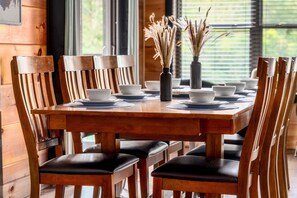 Dining - Cozy 3-bedroom cabin with NEW Fire Pit+Creek+Hot Tub+Game Room+Trolly Stop (Gatlinburg)