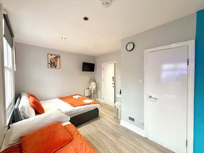 Fer et planche à repasser, Wi-Fi, literie fournie