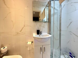 Hair dryer, towels, toilet paper - Camden Cozy Sleeps 3 (London)