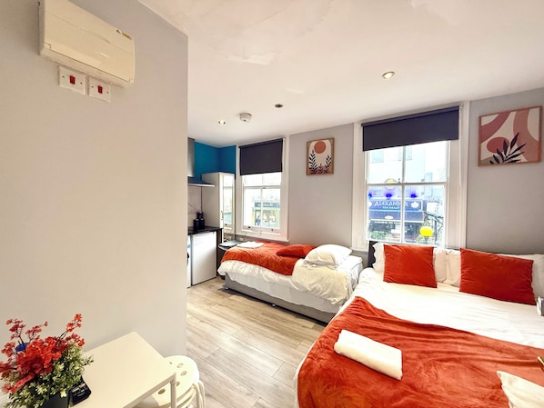 Iron/ironing board, WiFi, bed sheets - Camden Cozy Sleeps 3 (London)