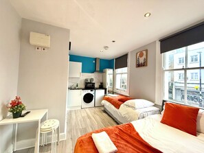 Iron/ironing board, WiFi, bed sheets - Camden Cozy Sleeps 3 (London)