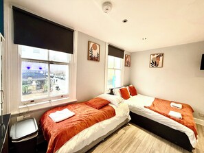 Iron/ironing board, WiFi, bed sheets - Camden Cozy Sleeps 3 (London)