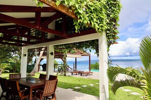 Outdoor dining - The Namele Villas: Entire Villa (Port Vila)