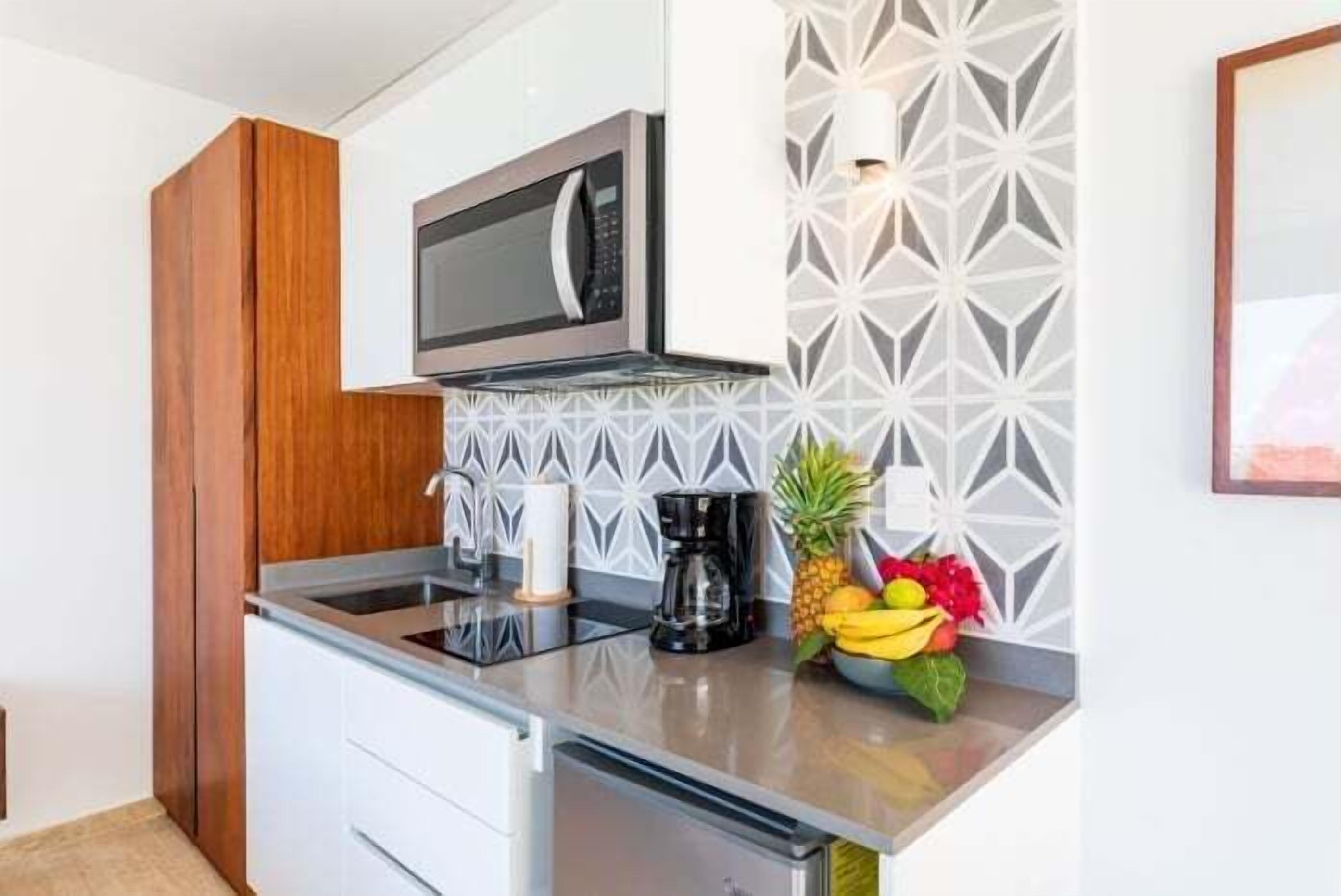 Micro-ondes, cafetière/bouilloire