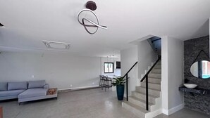 Interior - Excellent house with the comfort of a gated community in Recreio. (Rio de Janeiro)