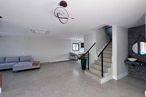 Interior - Excellent house with the comfort of a gated community in Recreio. (Rio de Janeiro)