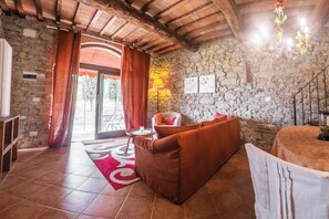 Interior - Romantic Barn in the Heart of Umbria - Intimate Refuge with Pool and Nature (Poggio delle Corti)