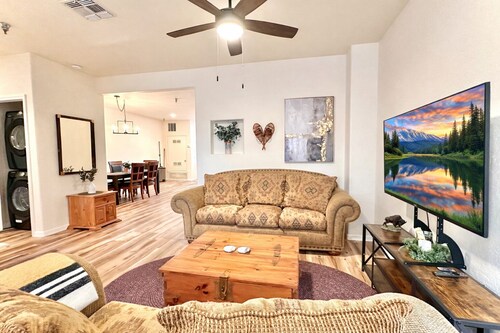 Upscale Condo in Bisontown!