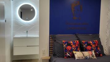 3 slaapkamers, een strijkplank/strijkijzer, reisbedje, gratis wifi