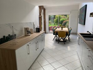 Dining - Meublé de tourisme*** La Rivire. Sleeps 8. (Les Hautes-Rivières)