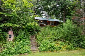 Exterior - Lakefront Cottage with Huge Yard & Sunroom - 35min From Ottawa (Val-des-Monts)