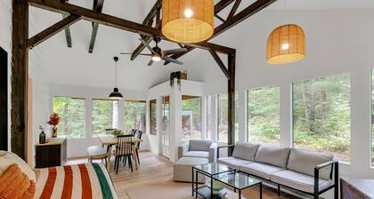 Lakefront Cottage with Huge Yard & Sunroom - 35min From Ottawa