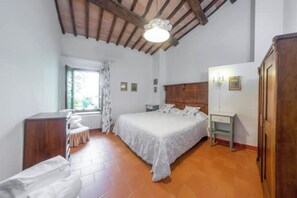 Bed sheets - Geranium I - Rural charm and timeless relaxation between nature and tradition (Poggio delle Corti)