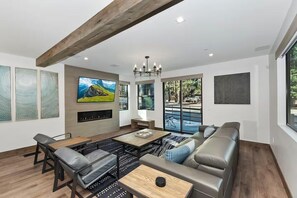 Televisio, takka, videopelejä