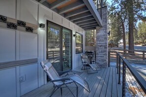 Terrace/patio - Walk to Snow Summit | Luxury 4BR | Hot Tub | EV (Big Bear Lake)