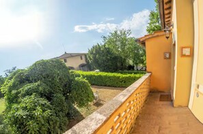 Property grounds - Geraneo 2 - Small and quaint apartment on the second floor (Poggio delle Corti)