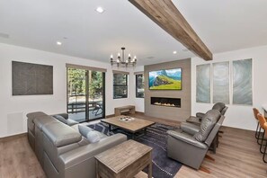 Fernseher, Kamin, Videospiele