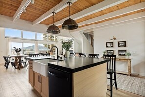 Dining - Lakefront Eagle Point • Dock • Theater • LakeViews (Big Bear Lake)