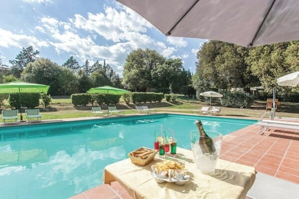 Pool - The Caretaker (Lilacs) - A corner of peace in the heart of a centuries-old park (Poggio delle Corti)