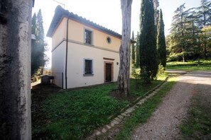 Exterior - The Caretaker - Lilacs - The ancient house of the caretaker (Poggio delle Corti)