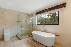 Ferienhaus, Gartenblick | Badezimmer