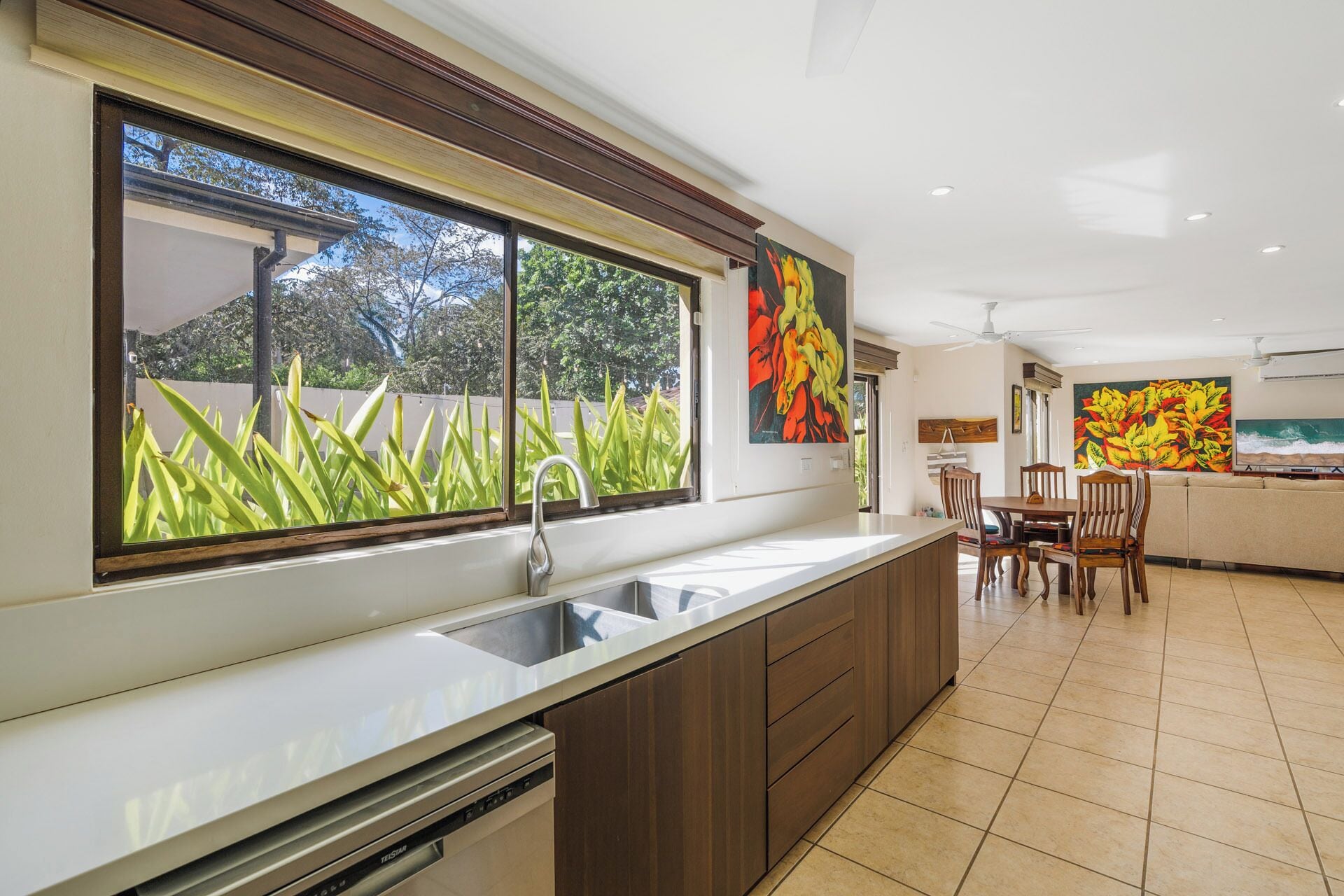 المنشأة من الداخل