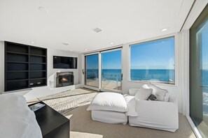 Living area - Beachfront- Centrally Located off PCH on Dry Beach (Malibu)